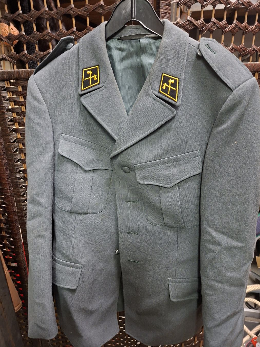 Schweizer Armee Uniformi: Original Schweizer Militär Jacke, Schild, – Usato da Grossdietwil venduto da mahsoumi