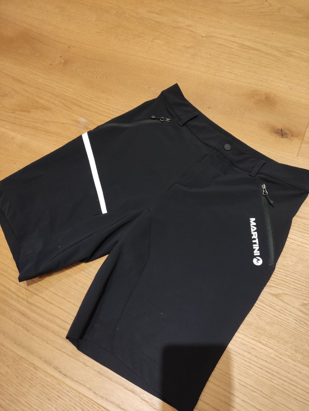 Martini Pantaloni: Sportliche kurze Hose Gr 46 – Usato da Sitterdorf venduto da Orvell