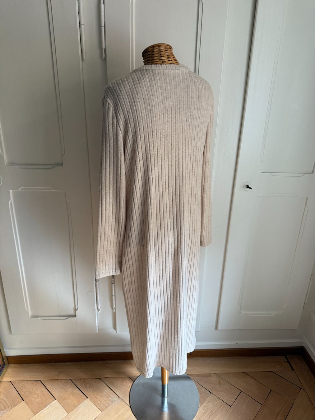 Kleider: Schlauchkleid beige weich L – Gebraucht aus Zürich von Diazaio 2
