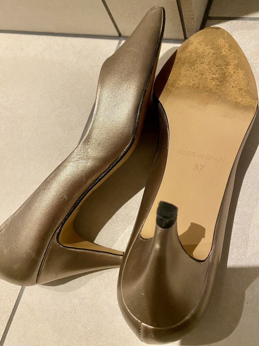 Scarpe da donna: SCHUHE GOLD – Usato da Eglisau venduto da Lara0 2