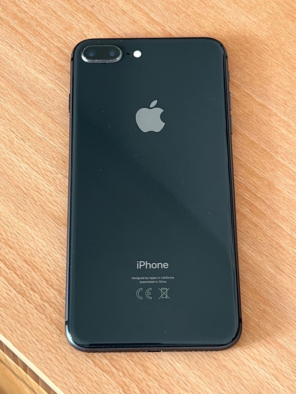 Apple Portables: iPhone 8 Plus 64GB - Fast keine Gebrauchspuren – D'occasion à Triengen par mappa 2