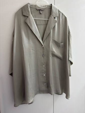 Chemise satinée verte