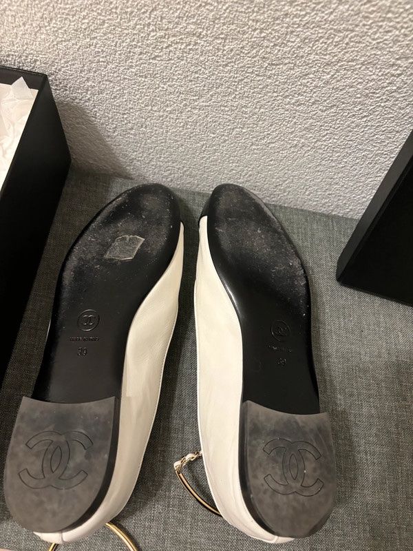 Chanel Scarpe da donna: Ballerines Chanel avec chaîne, pointure 39 – Usato da Saxon venduto da Hatlia_Shop 5
