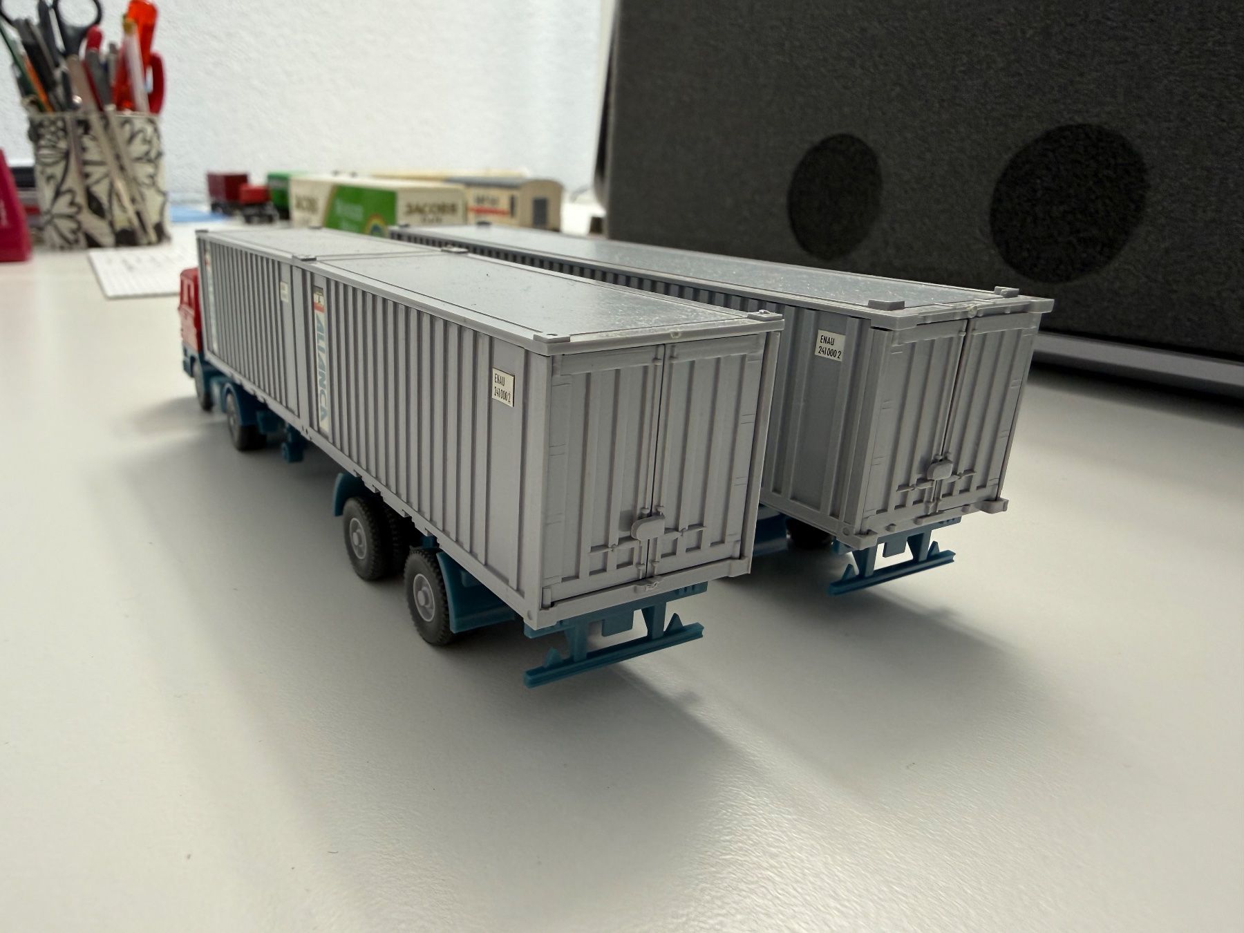 Modellini di ferrovie: Wiking 2x Sattelschlepper mit Alianca Container / HO – Usato da Jonschwil venduto da sutfra12 1