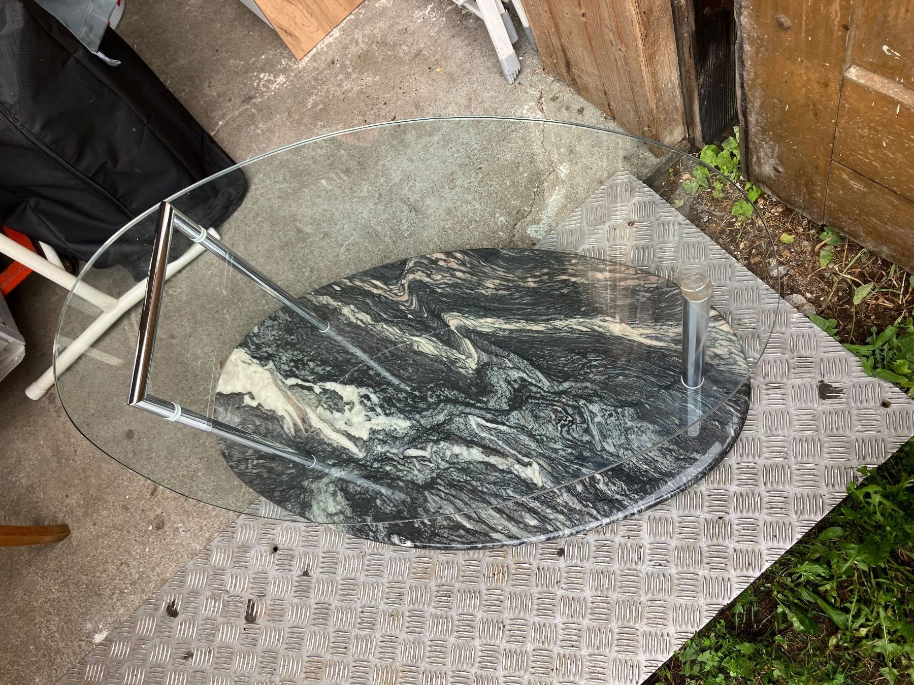 Tische: Ovaler Salontisch, Glas und Marmor – Gebraucht aus Baar von Zugi2 1