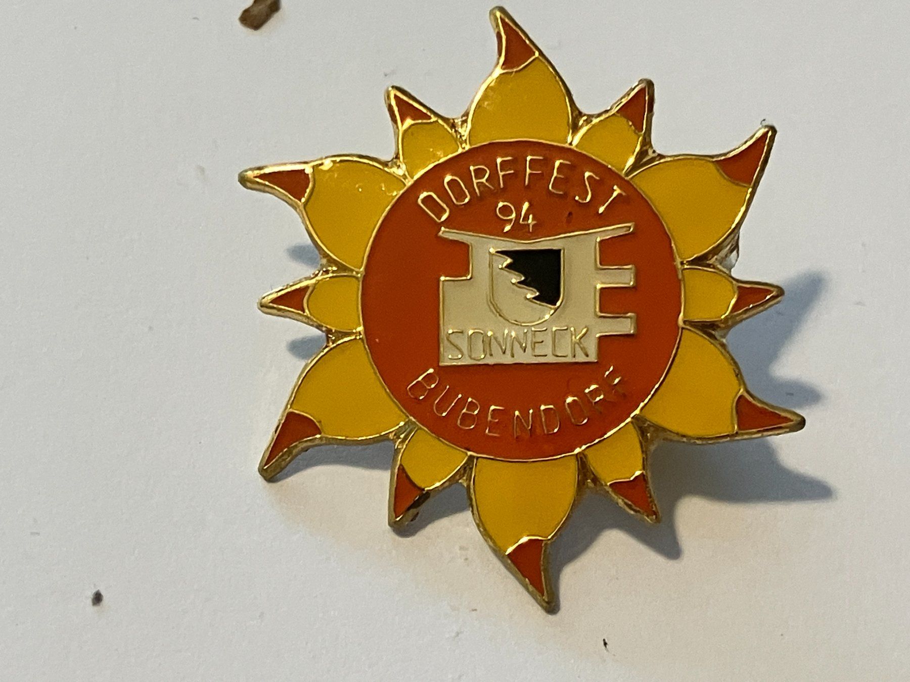Plaquettes & Badges: 1 Pin Dorffest Bubendorf Sonneck 1994 – D'occasion à Basel par djwwpp