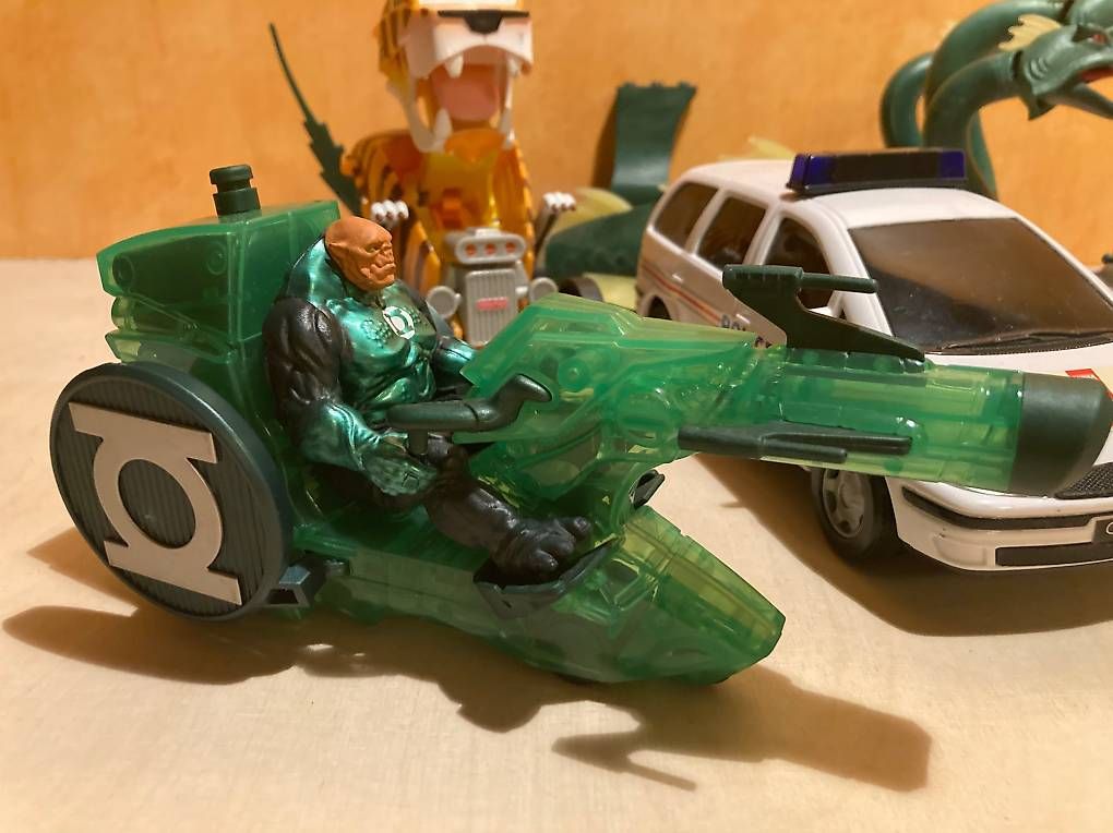 Spielzeuge: 5 véhicules et figurines d'action – Gebraucht aus Belmont-sur-Yverdon von Manu1112 1