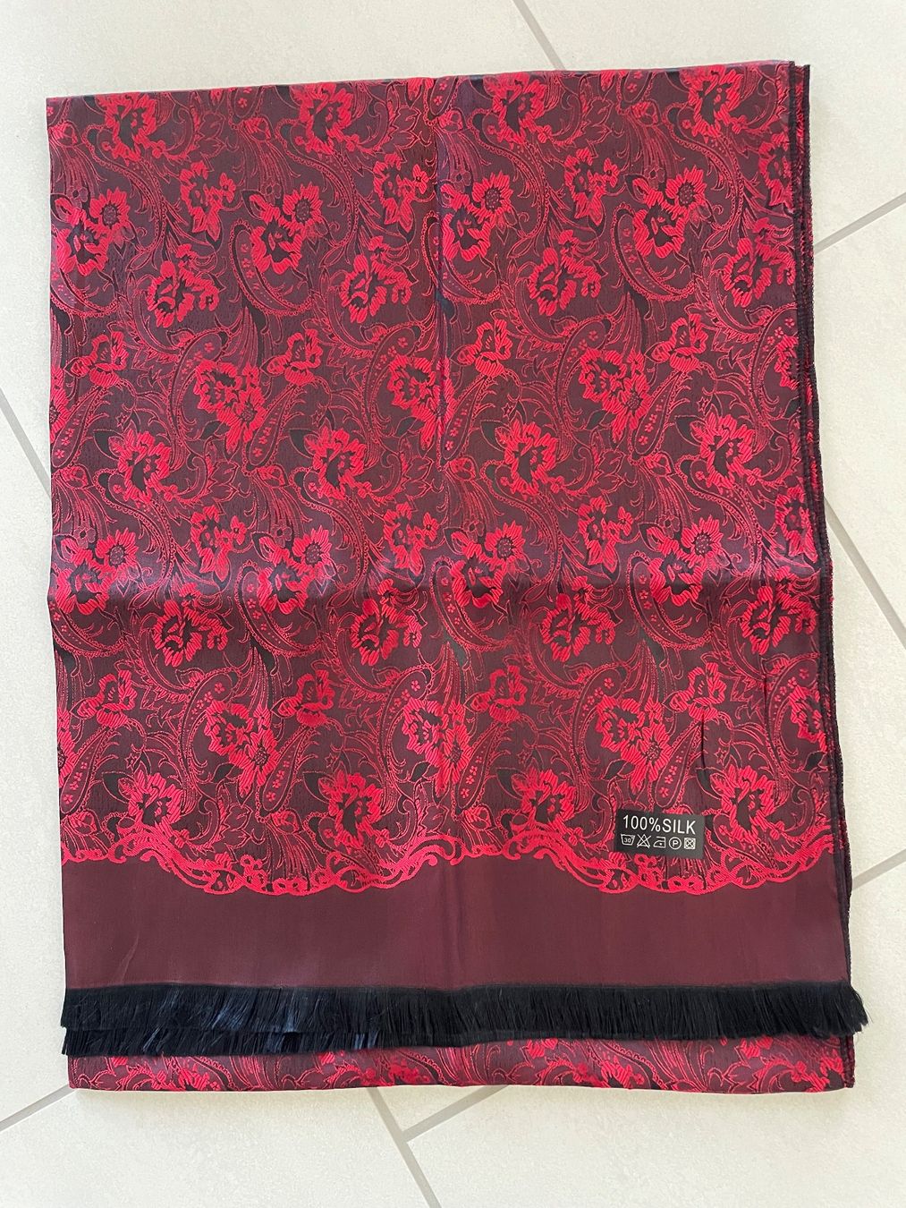 Foulard & Sciarpe: 100% Seidenschal originalverpackt – Nuovo e nell'imballaggio originale da Rüti ZH venduto da kar_xx9l