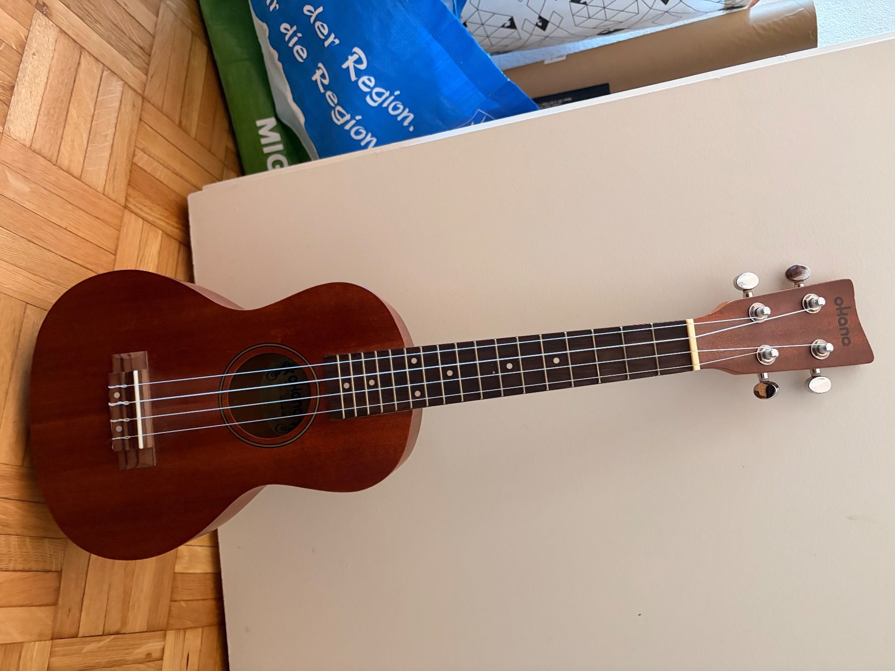 Strumenti musicali: Ukulélé Ohana marron avec housse occasion – Usato da Epalinges venduto da zon_7kg9 2