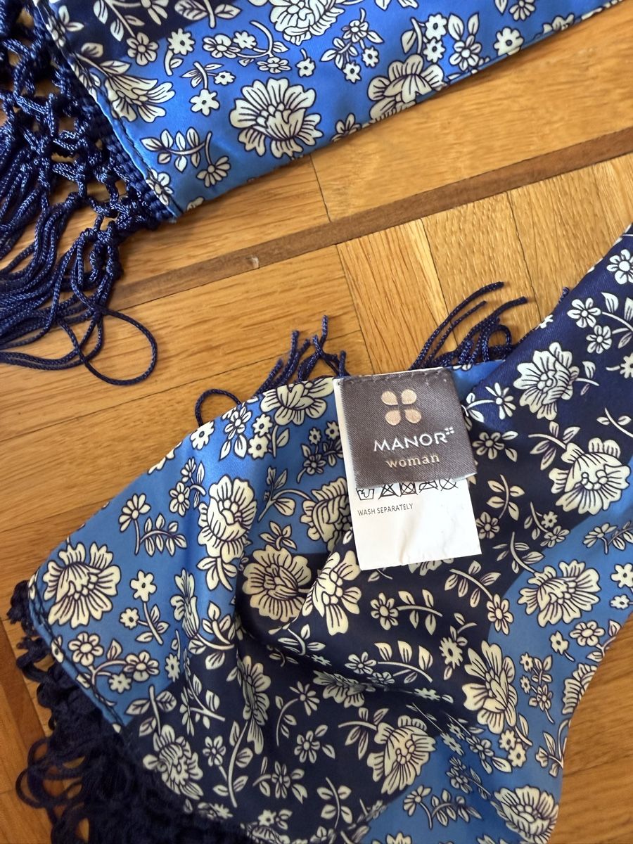 Manor Foulards, Tücher & Schals: Manor scarf  – Gebraucht aus Genève von hai_2rp8 3