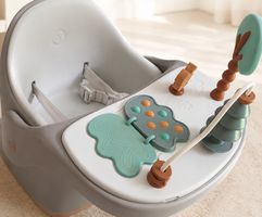 Kindersitz Hochstuhl mit Spielbrett neuwertig