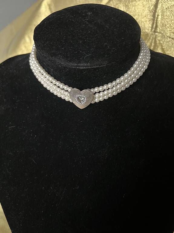 Ketten: Collier de perles à trois rangs avec coeur argenté – Neu (gemäss Beschreibung) aus Bulle von paular