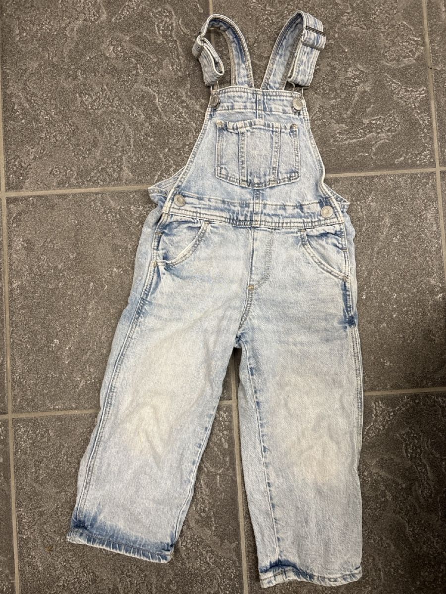 H&M Hosen: Tolle Latzhose H&M 92 – Gebraucht aus Wohlen AG von Tschiggi06