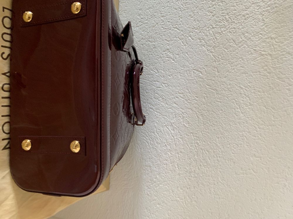 Louis Vuitton Borse da donna: Authentique sac Alma verni amarante – Usato da Villars ste-Croix venduto da sal-meh 2