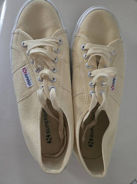 Damenschuhe: Superga Sneaker in vanille – Gebraucht aus Pratteln von P.Mohler 1