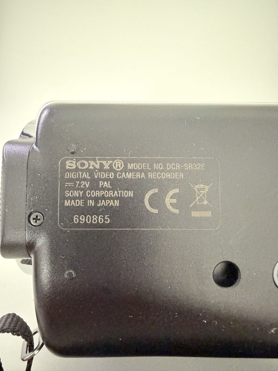 Sony Videocamere: Sony Handycam DCR-SR32E Nightshot – Difettoso da Bern venduto da Shanesells 3