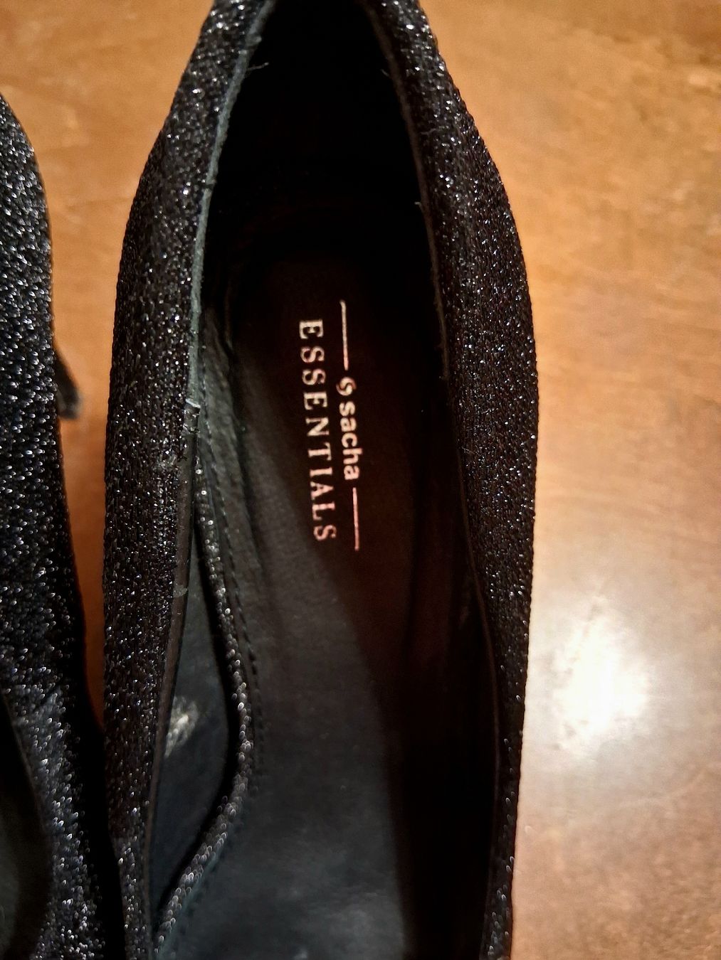 Scarpe da donna: Sacha Essentials Pumps schwarz Glitzer Grösse 37 – Nuovo (secondo la descrizione) da Tamins venduto da LisaMorpurgo 1