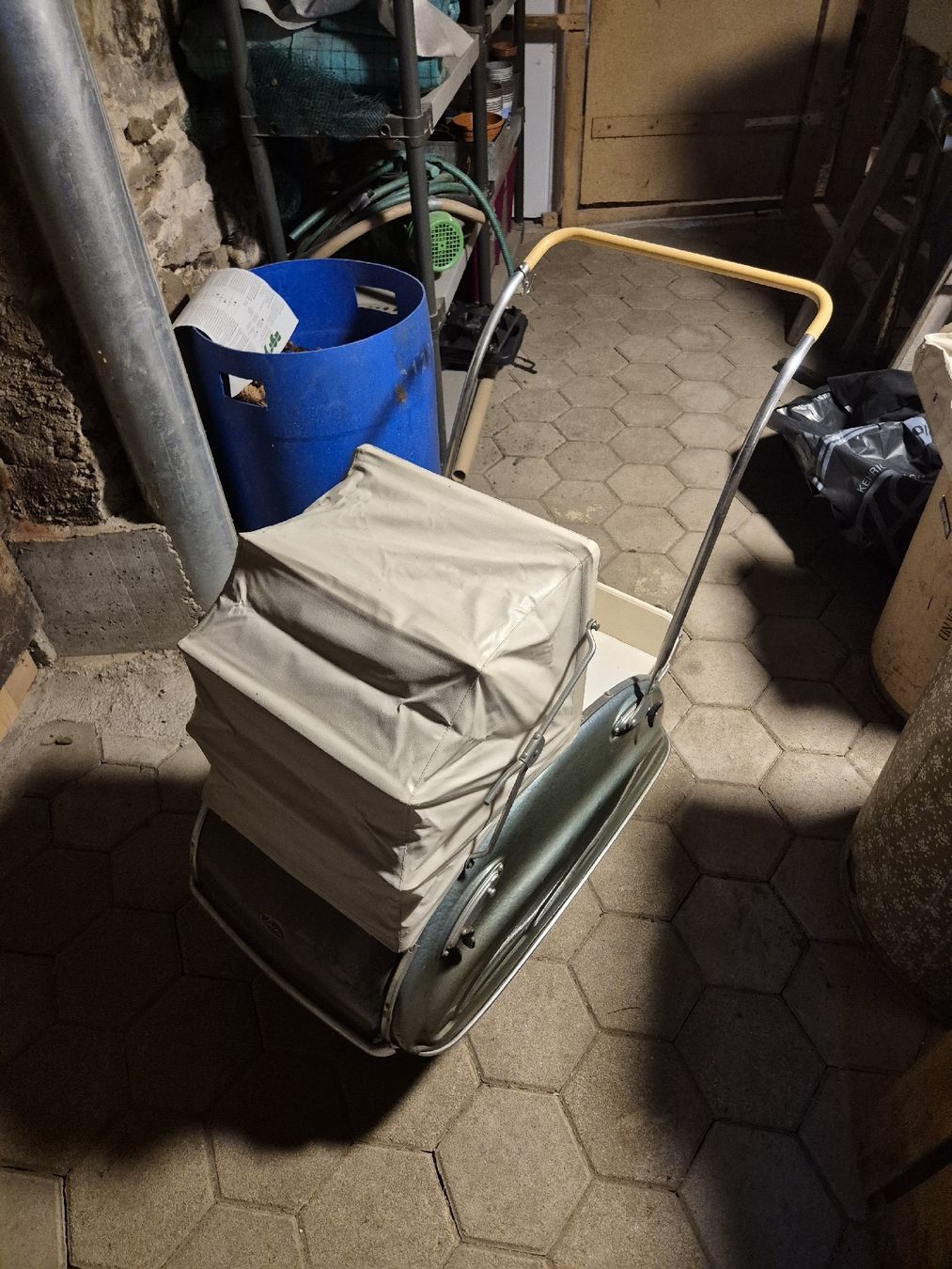 Carrozzine: Retro Kinderwagen Record Super Erika – Usato da Nottwil venduto da pfl_65bg