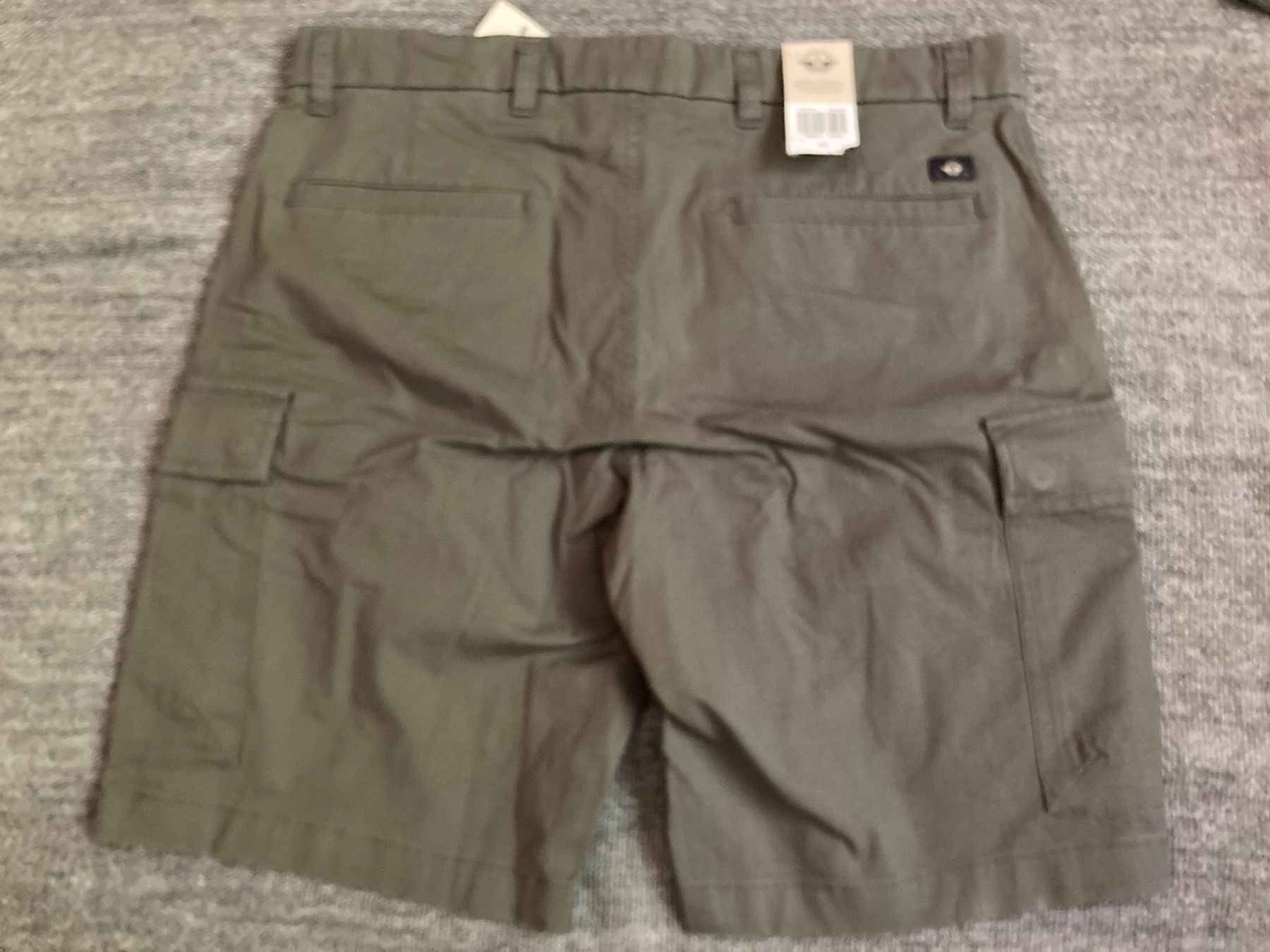 Pantaloni: Dockers - Short Tech Cargo - Vert - W33 (US) (V) – Nuovo (secondo la descrizione) da Fribourg venduto da Karushi 1