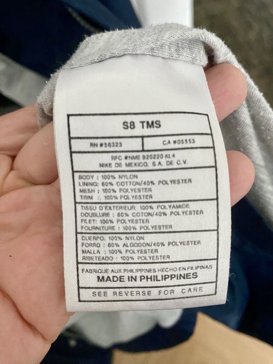 Nike Giacche: Nike Windbreaker Vintage-Style – Usato da Fribourg venduto da Mat_Kull 4