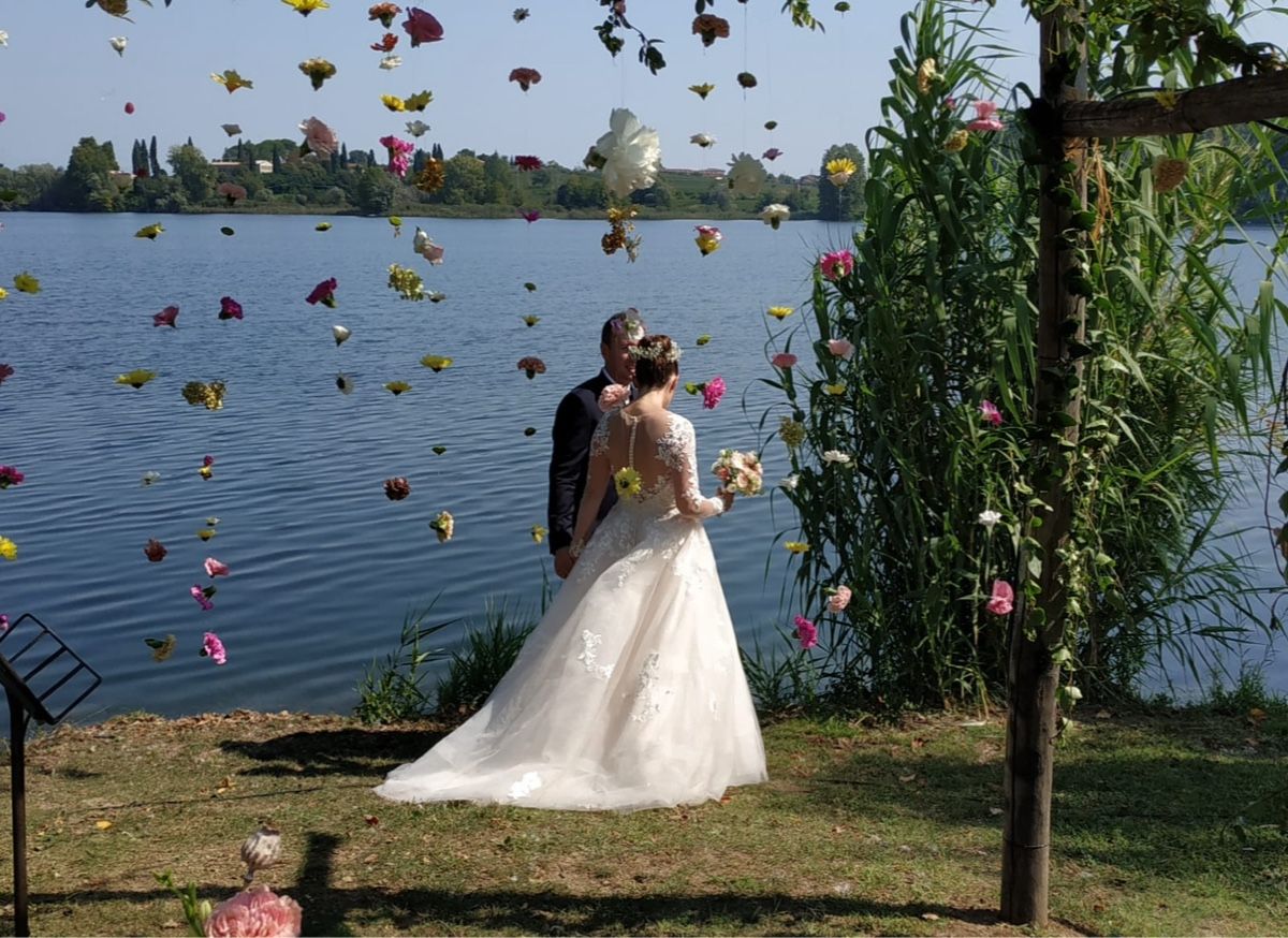 Vestiti: Abito sposa manica lunga in pizzo con scollo a V – Usato da Bellinzona venduto da mon_2wjn 1