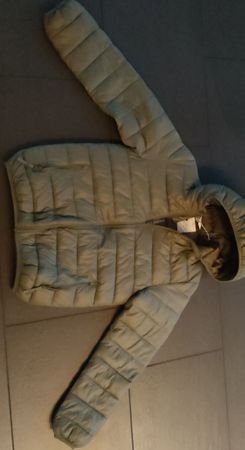 Olivegrüne, leichte Daunenjaccke 134/140