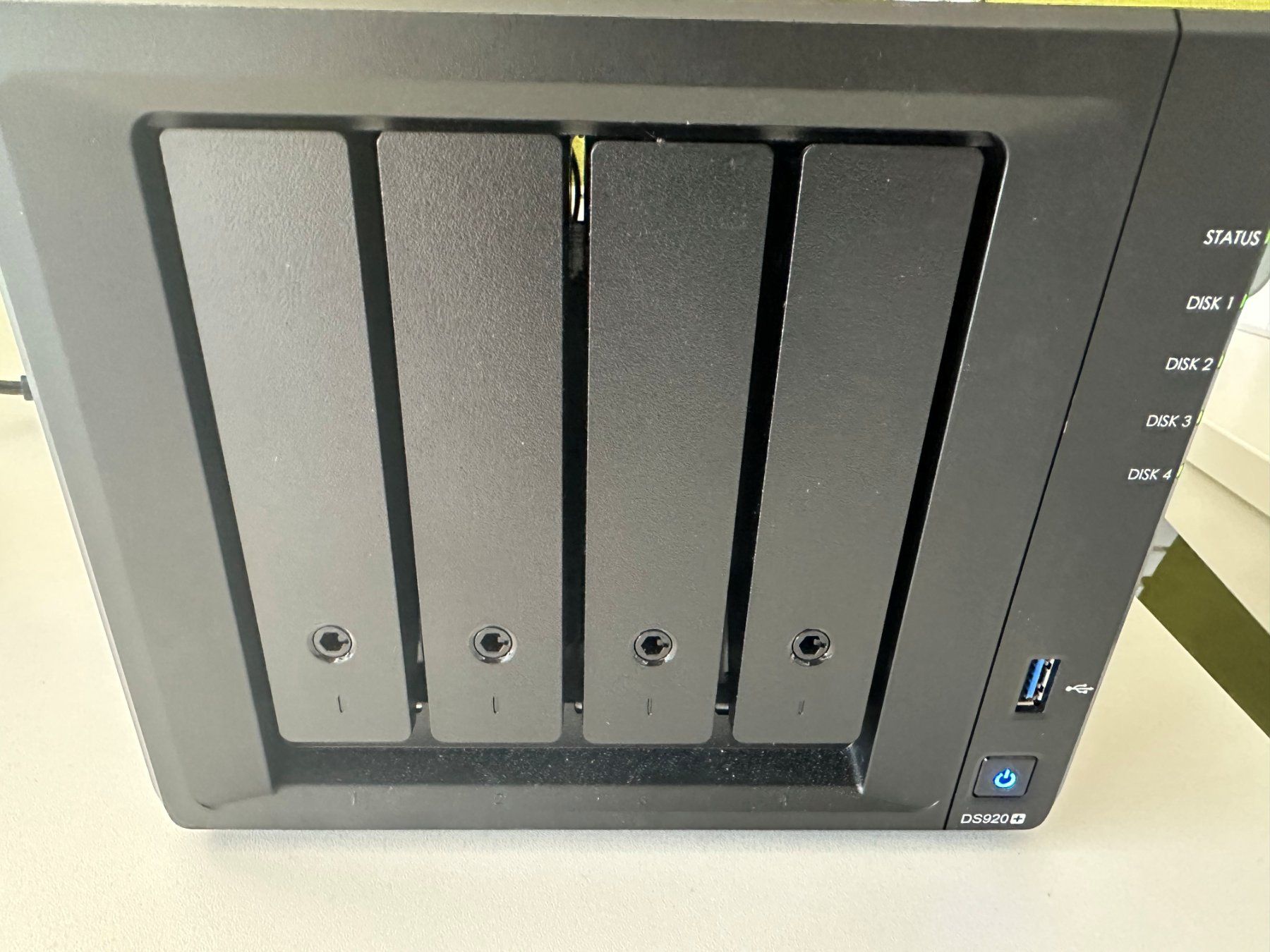 Synology Serveurs: Synology NAS DS920+ – D'occasion à Waltenschwil par Amda