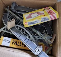 Modelleisenbahn Spur N  Brücken & Zubehör Konvolut (Box)