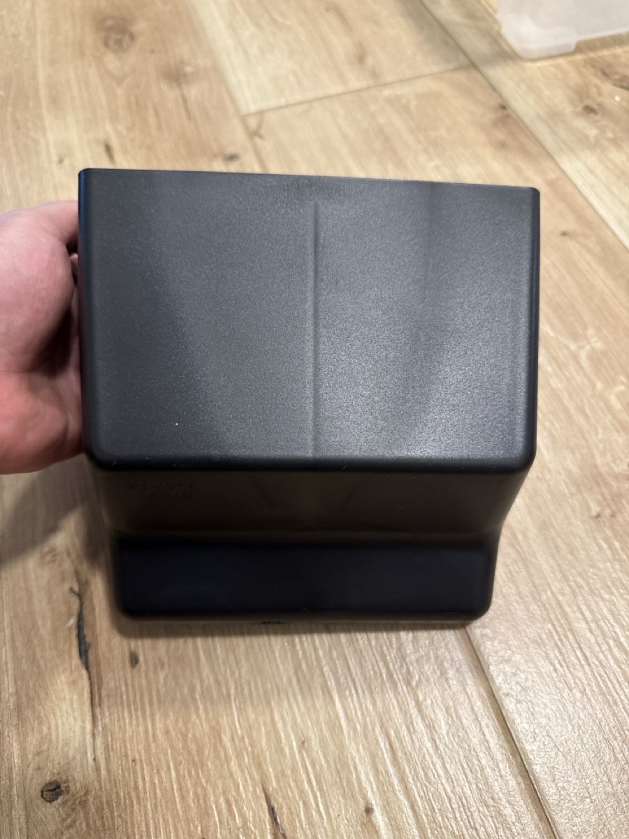 Audi Tutti pezzi di ricambio auto: Audi Q4 (2022-2026) center console insert – Usato da Euthal venduto da patrikmikolaj 2