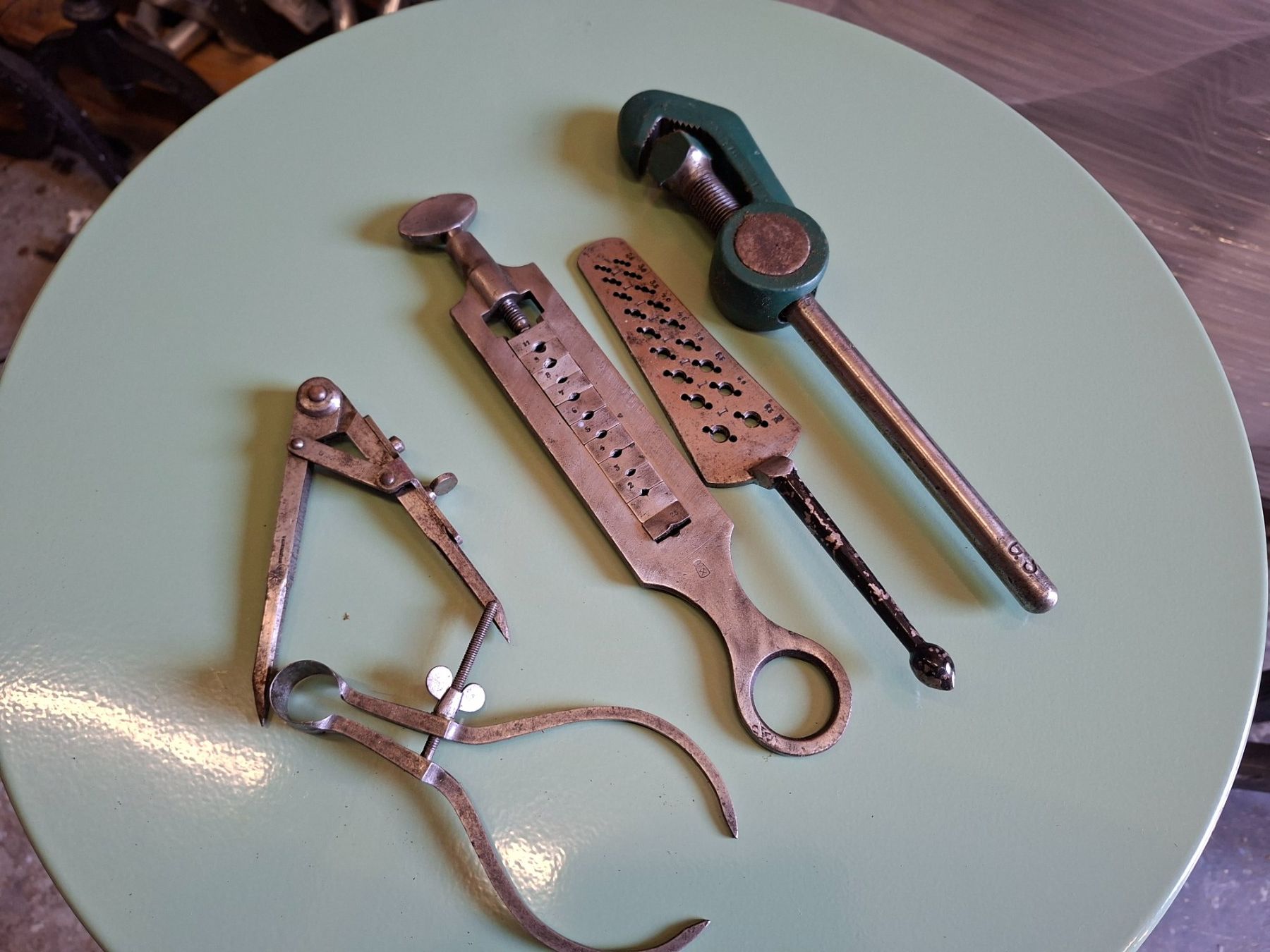 Tous les outils: Antike werckzeugset – D'occasion à Schaffhausen par meteor7 1