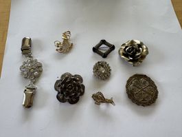 Schmuck Konvolut Anstecker und Clip, Vintage-Stil
