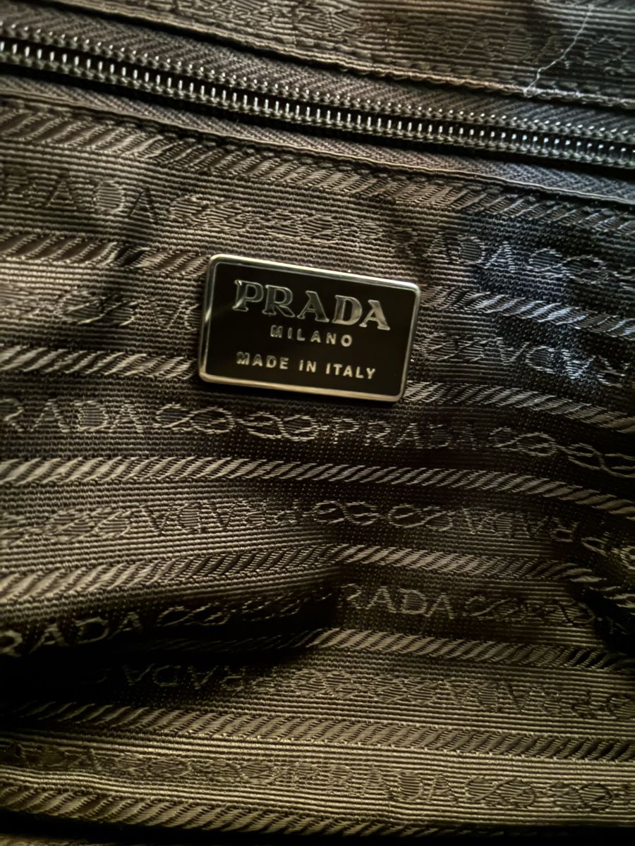 Prada Borse da donna: Sac à main Prada mini triangle en toile kaki  – Usato da Lausanne venduto da Titivintage 4