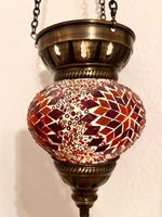 Hängende Mosaiklaterne in Rot und Goldtönen