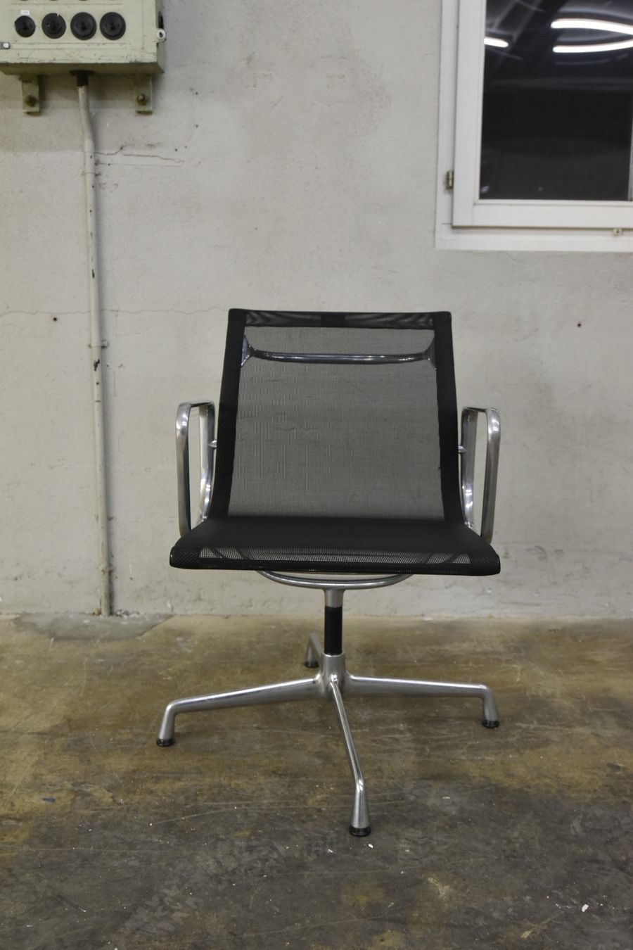 Vitra Sedie: Eames Aluminium Chair EA 108, Vitra – Usato da Lichtensteig venduto da Usedinstorecom 2