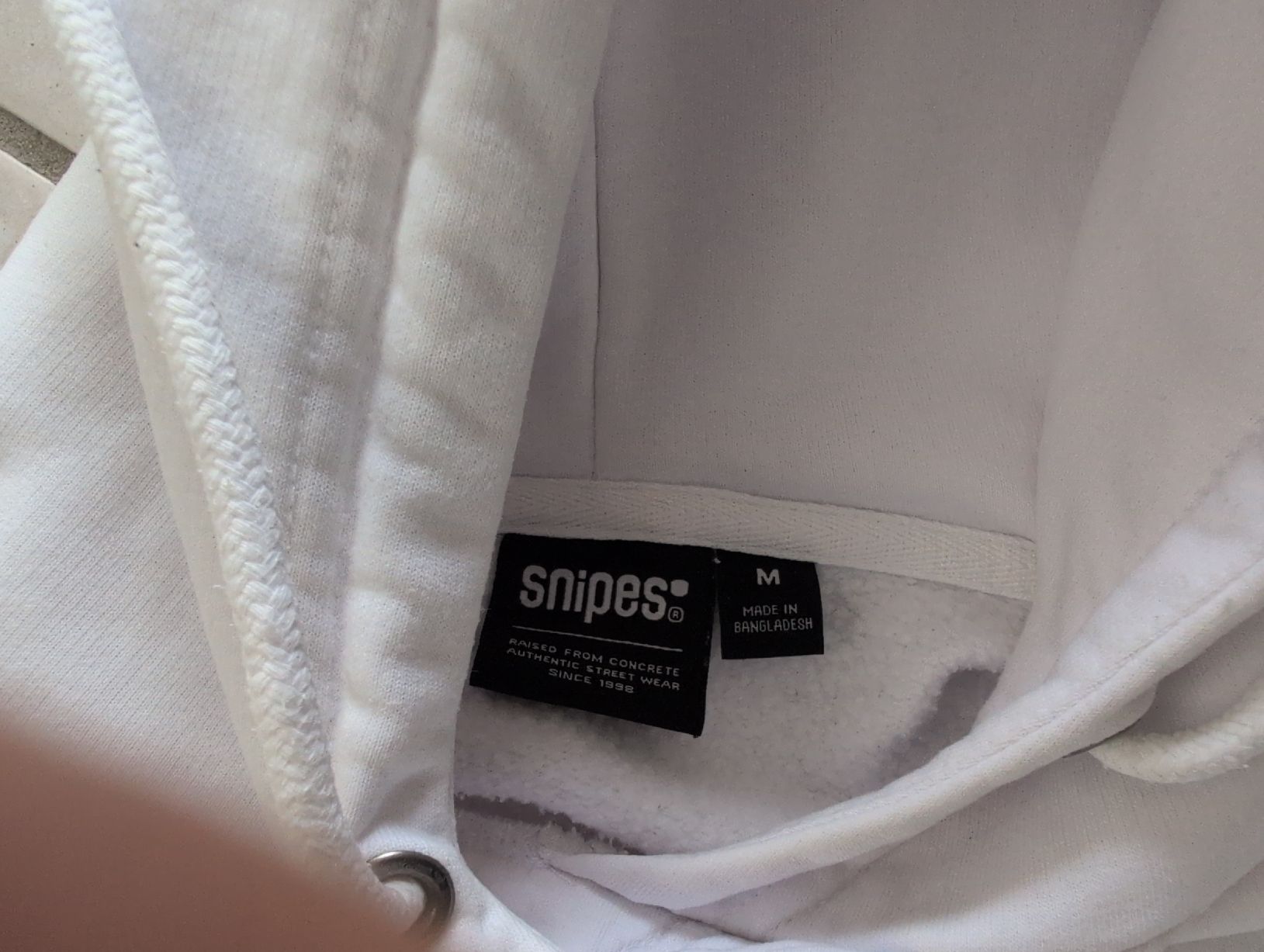 Snipes Maglioni & Felpe: Sweat à capuche blanc Snipes, taille M – Usato da CORMINBOEUF venduto da savaja 1