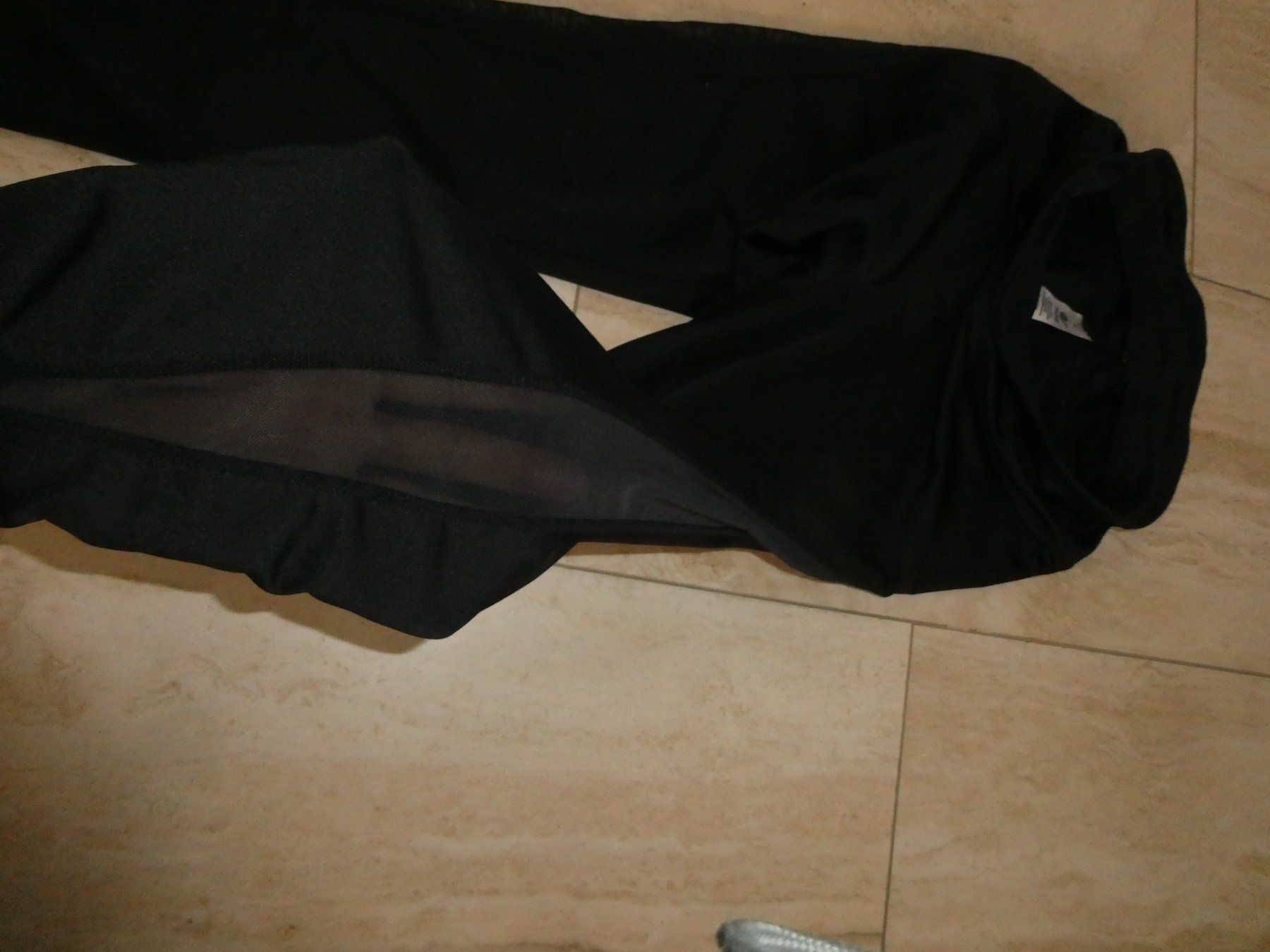 Kleiderpakete & -sets: Sporthose mit Tops – Gebraucht aus Mels von KOSL 3