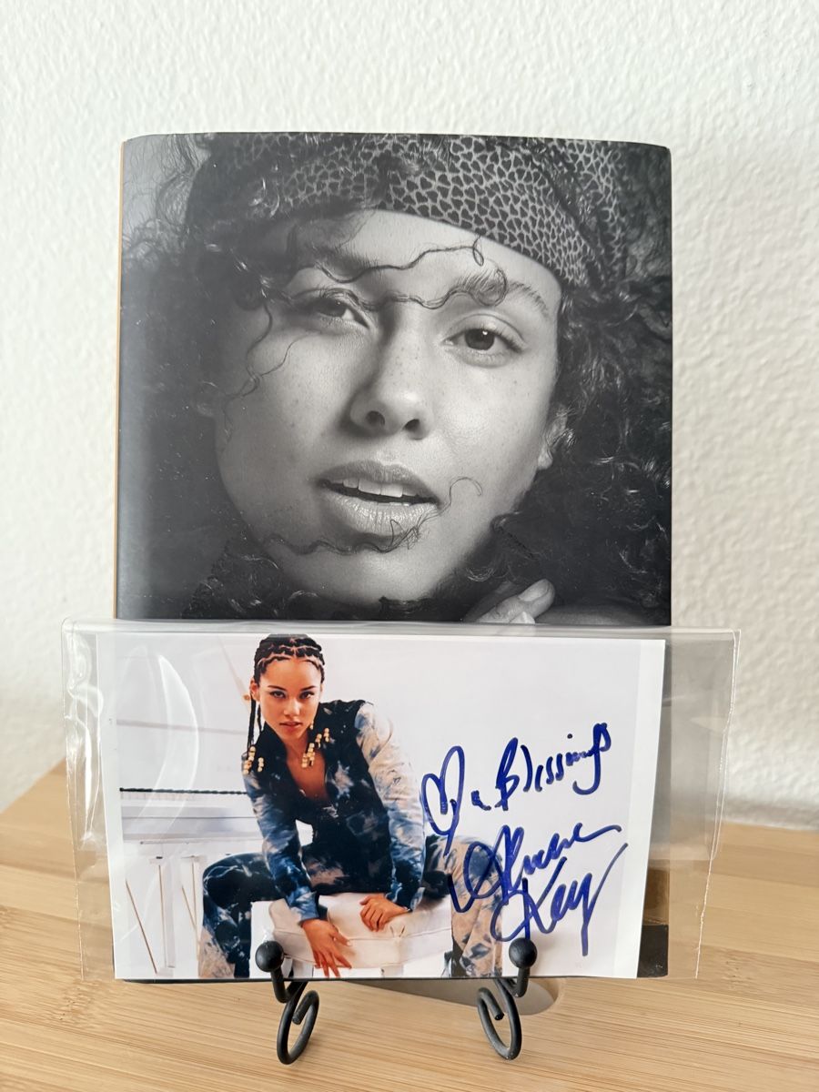 Autographes: Alicia Keys original Autogramm & Buch – D'occasion à Allschwil par Collector.Shop.Swizz