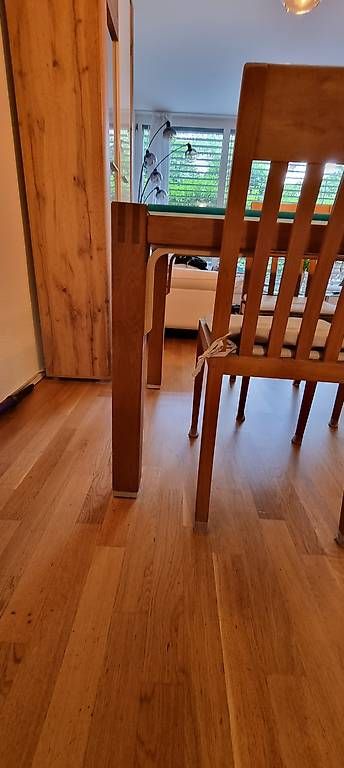 Tables: Holztisch mit Glasplatte – D'occasion à Zollikofen par Kuda85 4