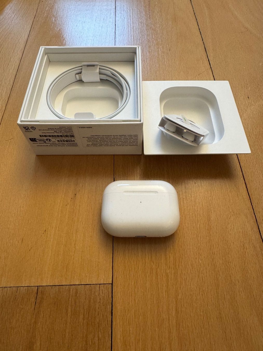 Apple Cuffie: Apple AirPods 2 Top Zustand – Usato da Zürich venduto da Riikaadoo 3