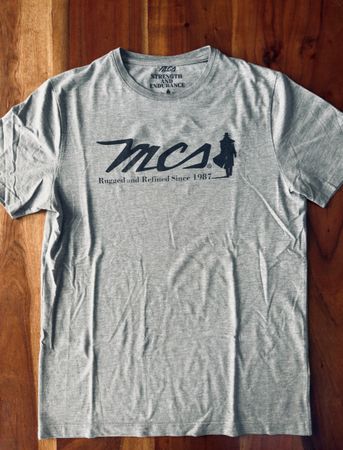 T-Shirt-Paket mit 4 Herren-T-Shirts in Grösse M/L