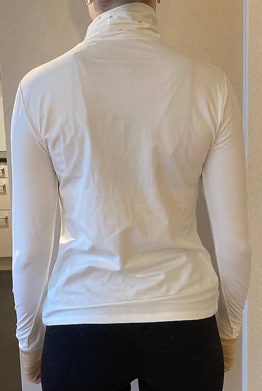 T-shirt: Eislauf- Oberteil (Nr238) – Usato da Zug venduto da Sotto2025 1