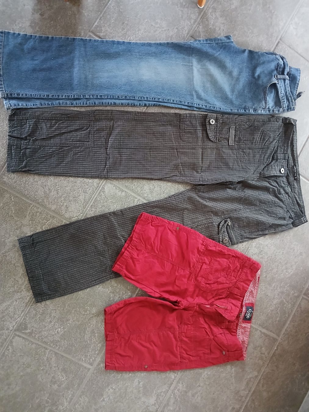 Lotti di vestiti: Hosen Paket 3 Stk gr 38 – Usato da recherswil venduto da papamoll71