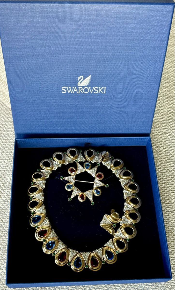 Swarovski Altri gioielli: Set Swarovski plaqué or 18k, collier et broche. – Nuovo e nell'imballaggio originale da Villars-sur-Glâne venduto da Sunshine-8 3