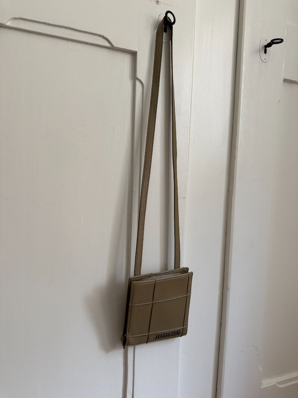 Jacquemus Borse: JACQUEMUS - Leder Umhängetasche beige – Usato da Zürich venduto da Diazaio 1