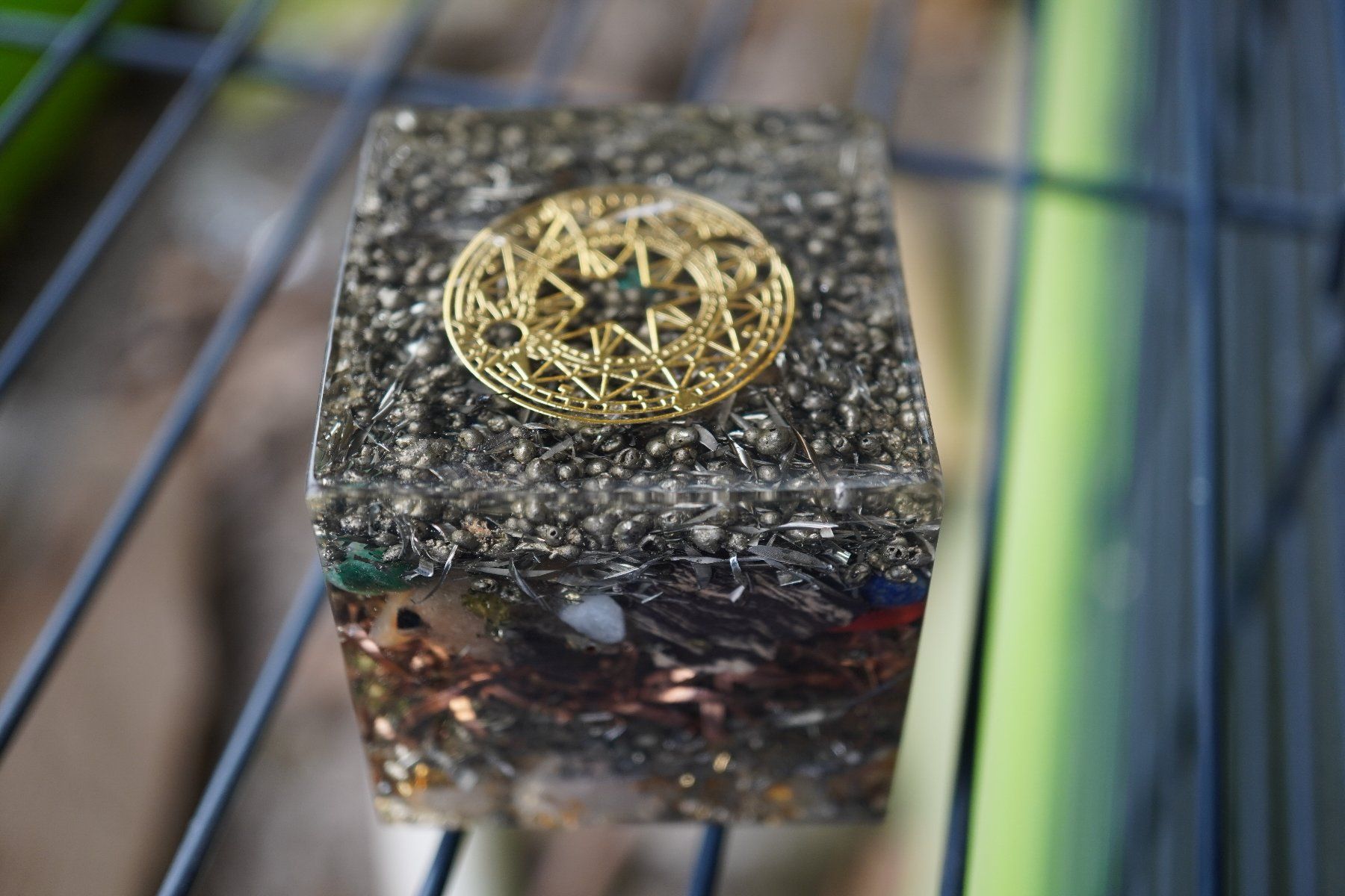 Pietre preziose: Orgonit Orgonite Würfel  Swiss  Made 50mm – Nuovo e nell'imballaggio originale da Eschenbach SG venduto da craniums