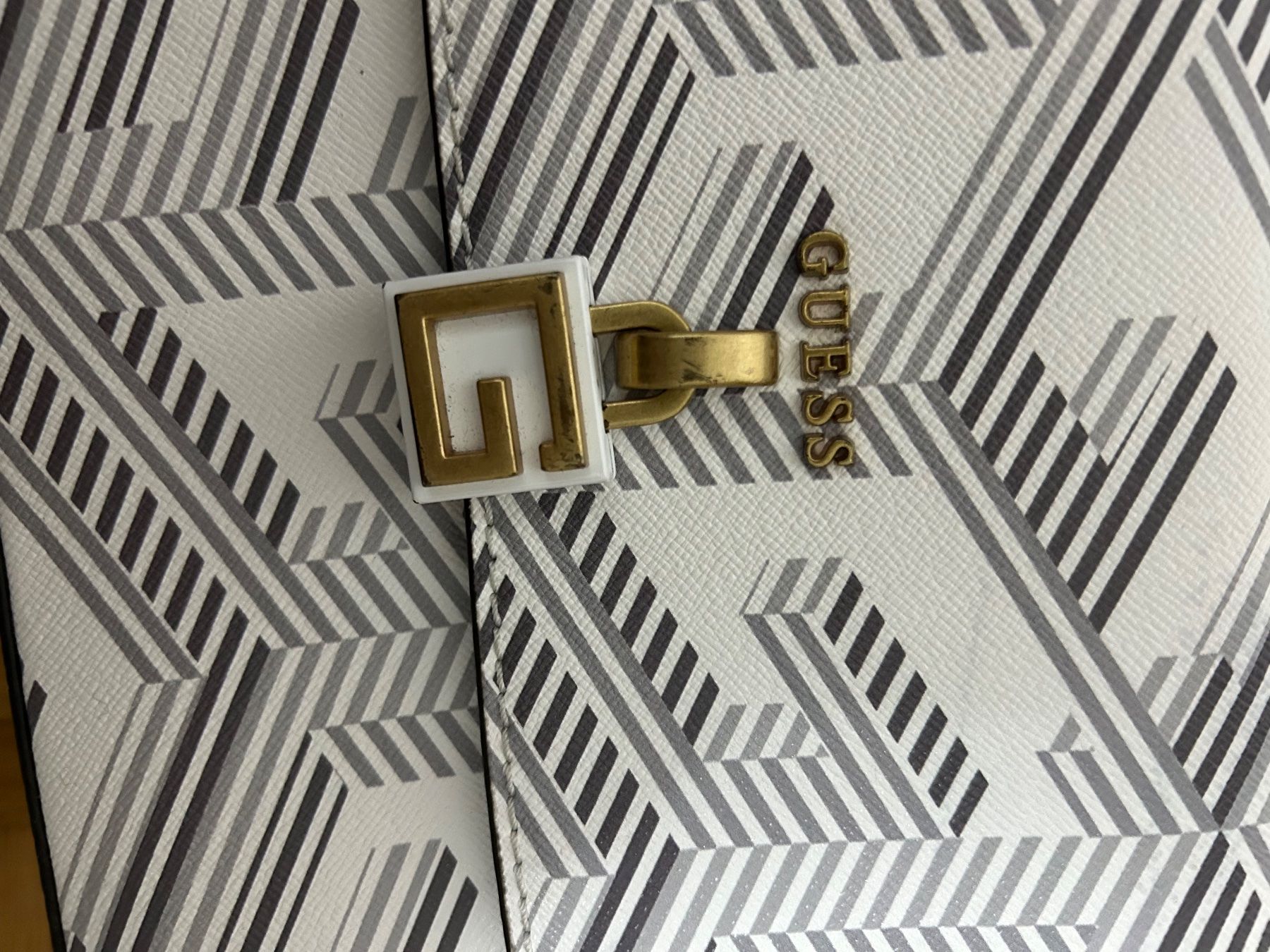 Guess Taschen für Damen: Guess Tasche – Gebraucht aus Moosseedorf von Slowwdown 6