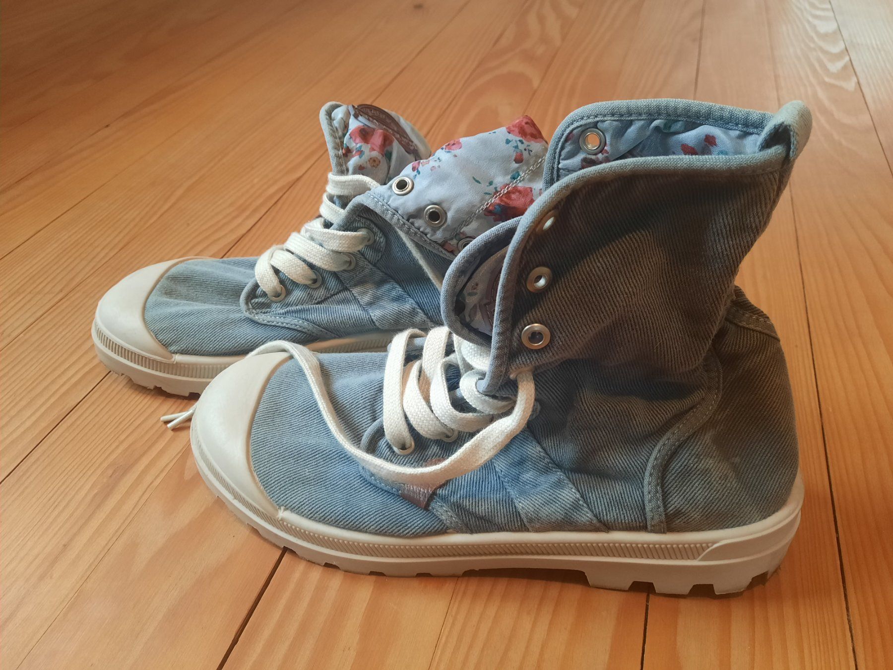 Scarpe da donna: Super coole Schuhe – Usato da Ennetbaden venduto da gekkoloco 1