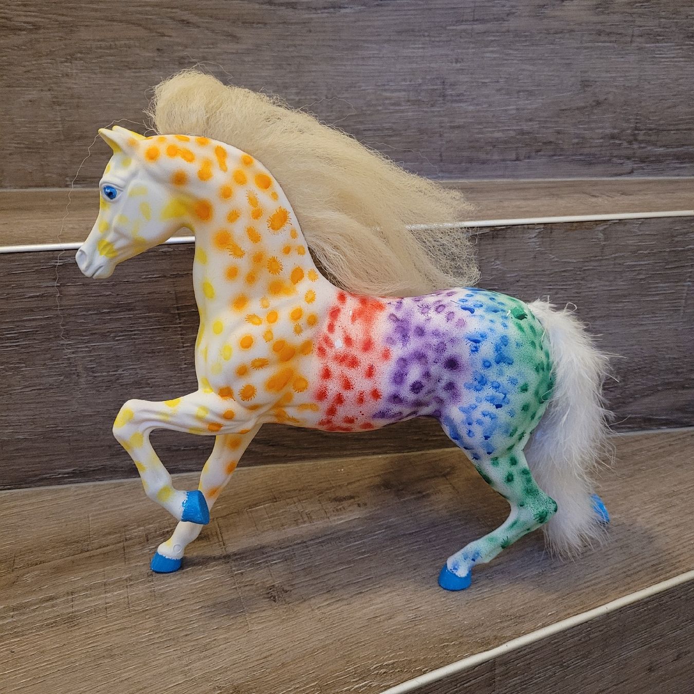 Giocattoli: Barbie Pferd Regenbogen Repaint/ Unikat – Usato da Niederbuchsiten venduto da klengyel 2