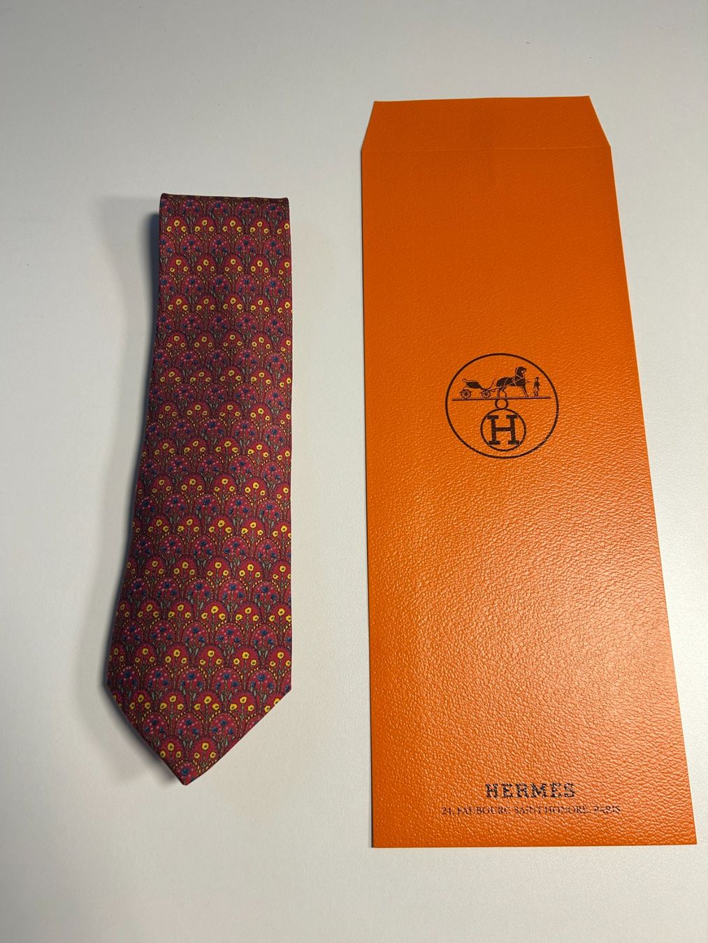 Hermès Cravatte: Hermès Muster Krawatte – Nuovo (secondo la descrizione) da Bern venduto da kurtikobolt74