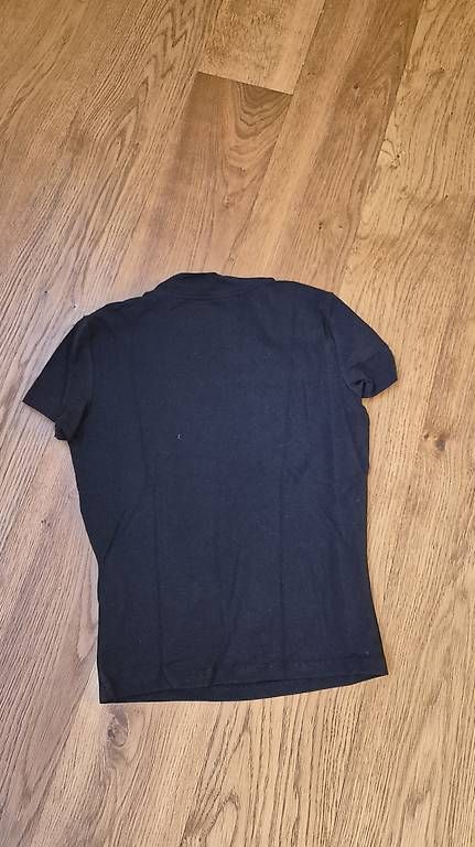 T-Shirts: Neues Guess T-Shirt – Neu (gemäss Beschreibung) aus Feusisberg von cts_55rn 1